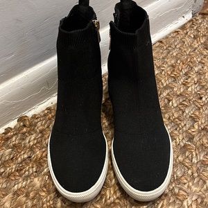 DKNY barely worn fashion sneaker.